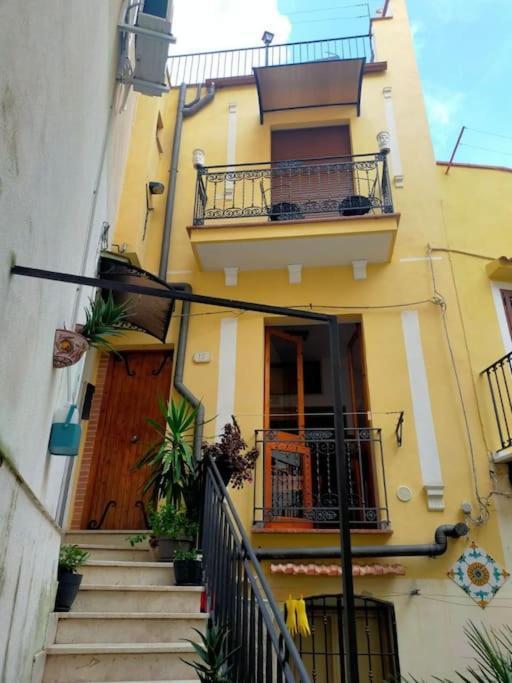 Casa Vacanza "Il Cortiletto" Шакка Екстер'єр фото