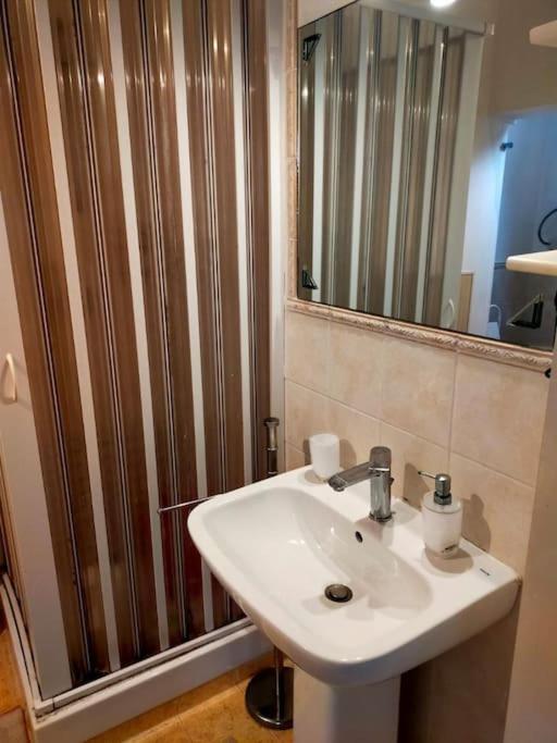 Casa Vacanza "Il Cortiletto" Шакка Екстер'єр фото