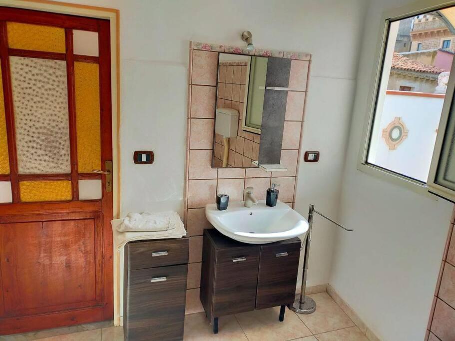 Casa Vacanza "Il Cortiletto" Шакка Екстер'єр фото