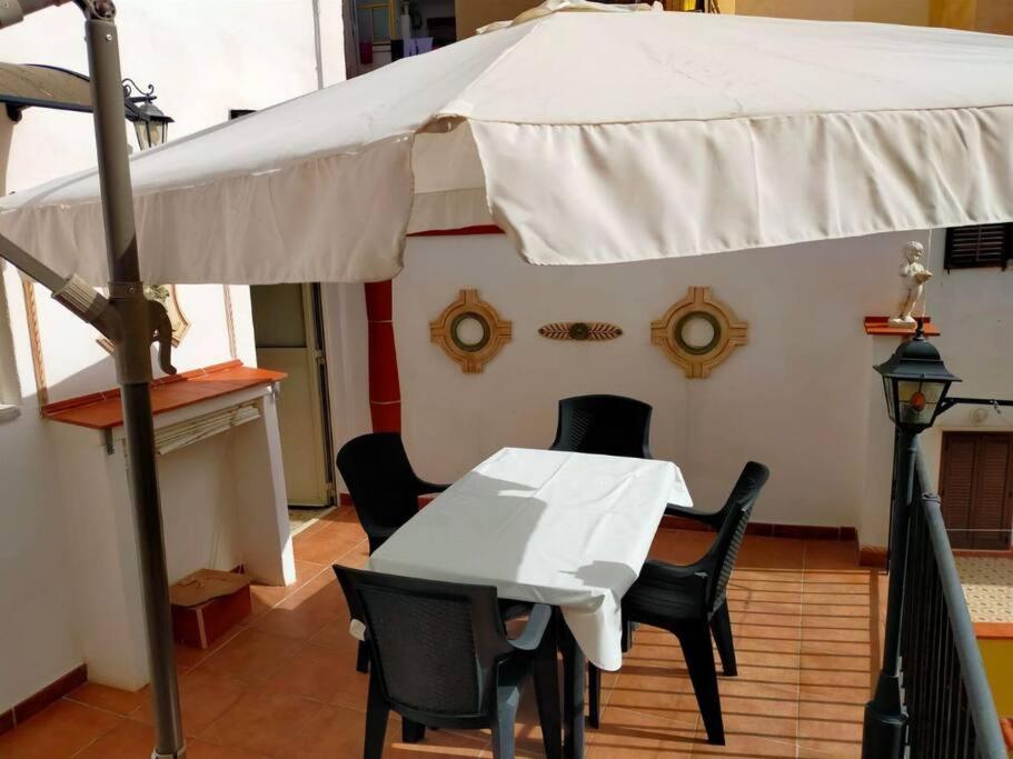 Casa Vacanza "Il Cortiletto" Шакка Екстер'єр фото