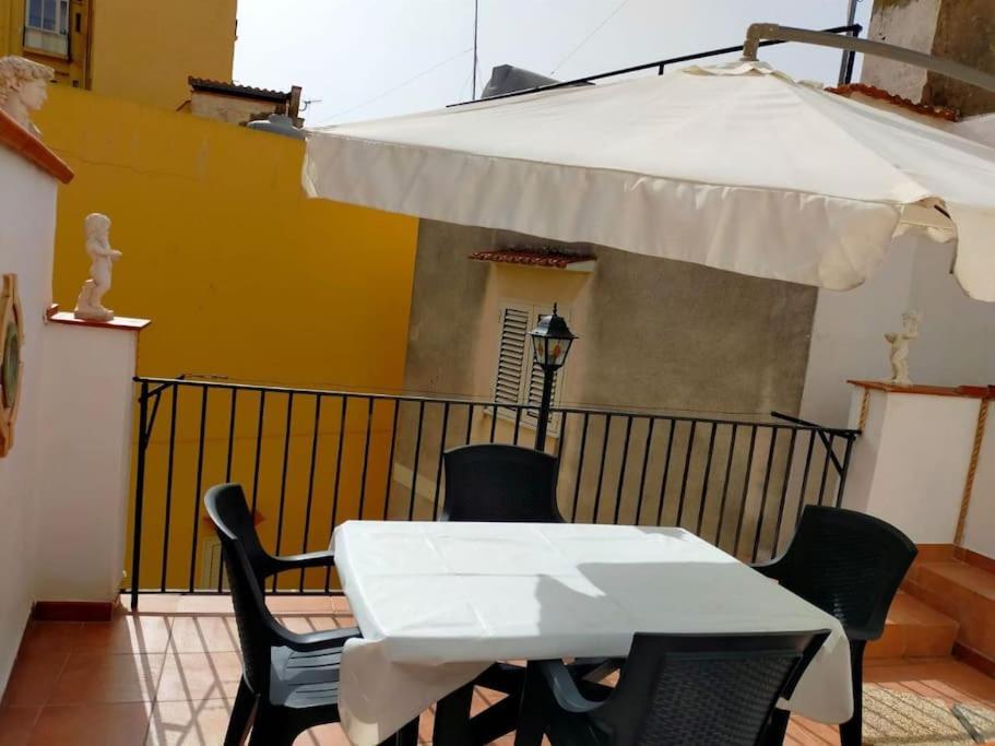 Casa Vacanza "Il Cortiletto" Шакка Екстер'єр фото